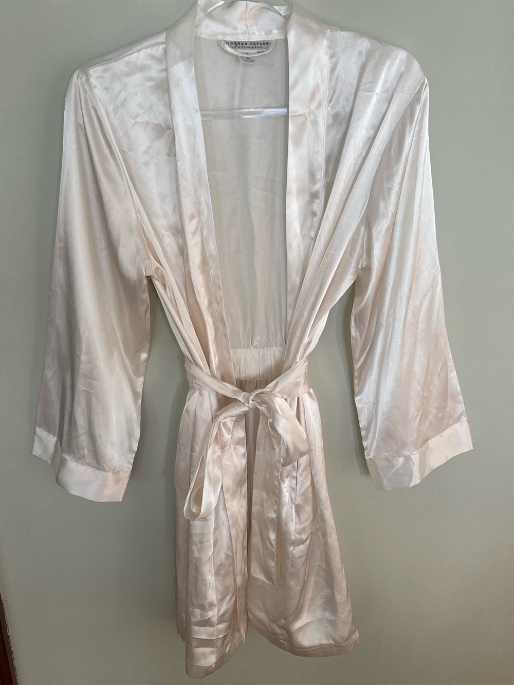 Satin White Robe/Kimono from Morgan Taylor Intimates Size Medium